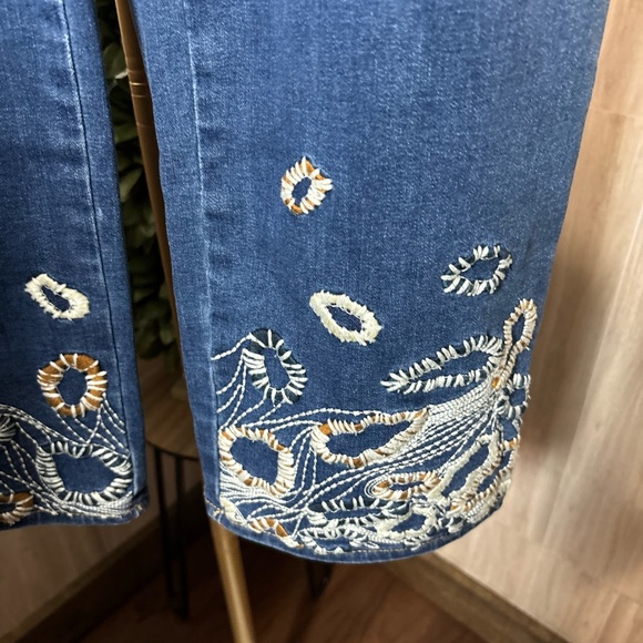 Chico’s Girlfriend Straight Leg Ankle Elegant Embroidered Jeans - Picture 6 of 9